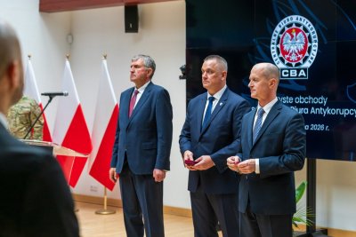 Gen. bryg. Andrzej Kowalski, Szef CBA Tomasz Strzelczyk i gen. bryg. Radosław Kujawa podczas uroczystości.