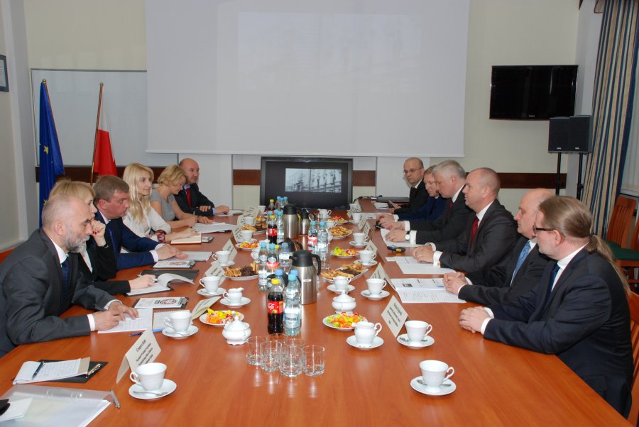 In the photo przerdstawiciele Ukraine and the CBA at the conference table