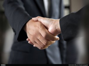 A photo of two people shaking hands.