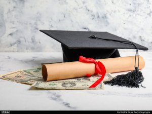 A photo of a paper, cap and banknotes.