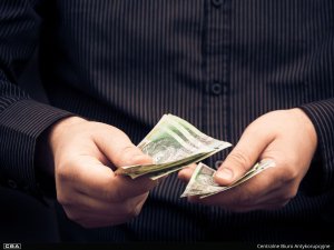 Close-up of a man&#039;s hands holding banknotes.